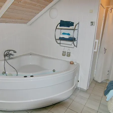 Three-bedroom Holiday Nalevej With A Sauna 04 Сasa de vacaciones *